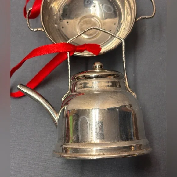 Christmas Vintage 3 Piece Silver Plated Tea Pot, Sauce Pan & Colander Ornaments - Picture 4 of 15